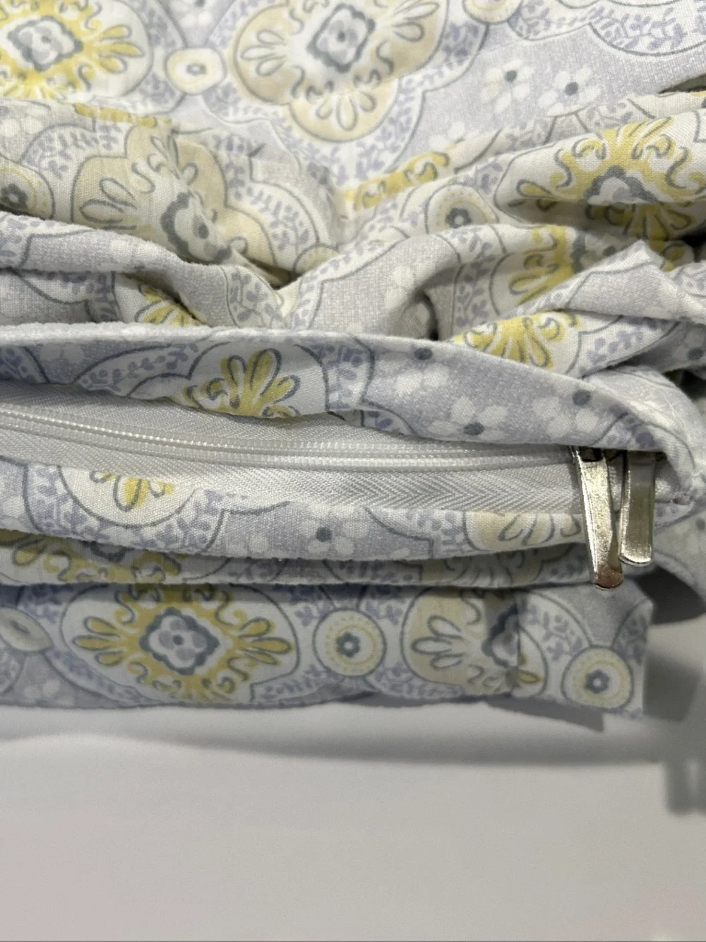 Twin Floral Duvet Cover Zip Closure and Corner Ties and Pillow Case Sham Set